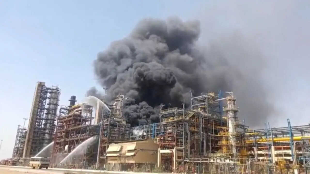 Rajasthan Refinery Fire: Hydrocarbon Leak Sparks Blaze Ahead of Inauguration